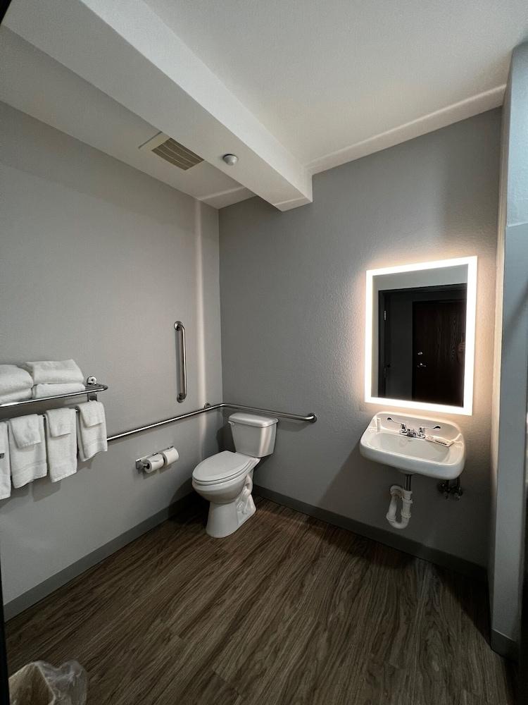 Microtel Inn And Suites By Wyndham Опелика Экстерьер фото