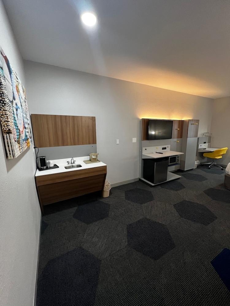 Microtel Inn And Suites By Wyndham Опелика Экстерьер фото