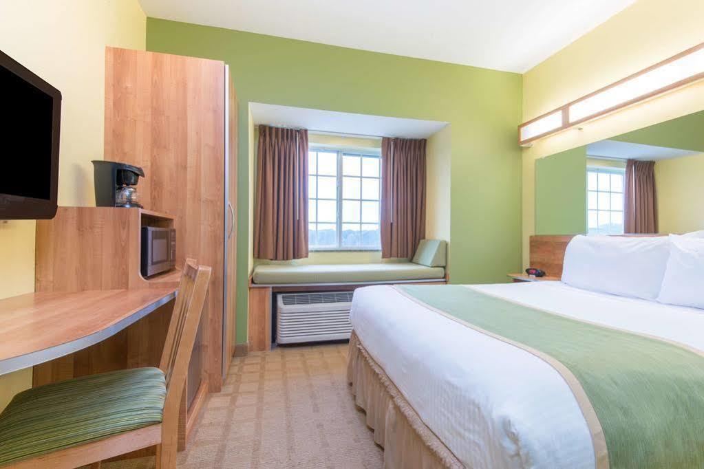 Microtel Inn And Suites By Wyndham Опелика Экстерьер фото